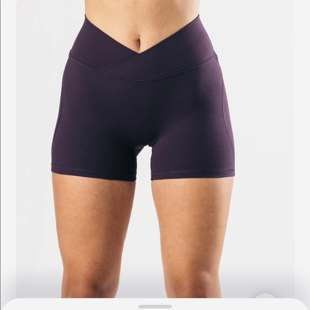 Alphalete Surface Short - Amethyst